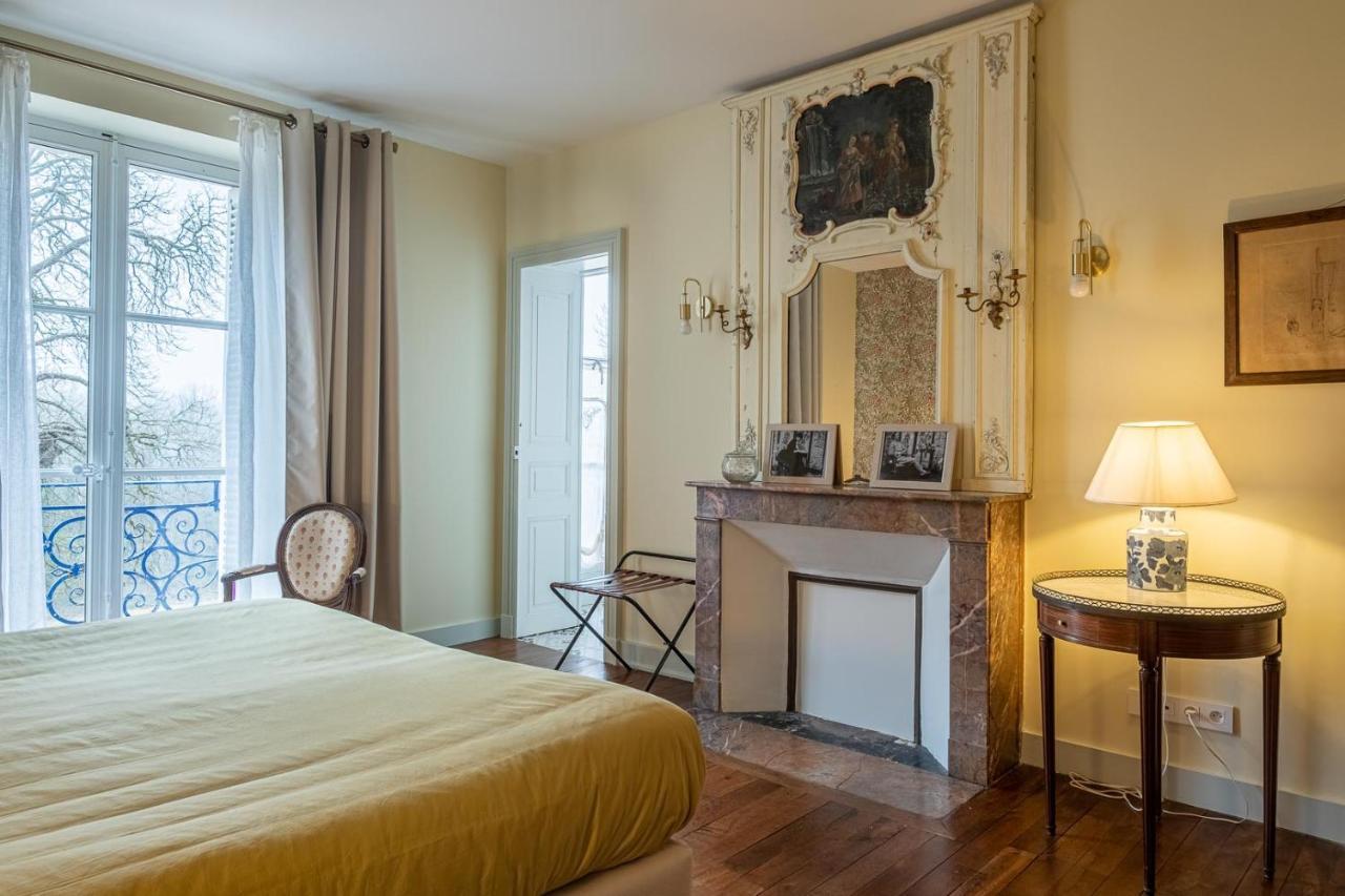 Chateau De Charnizay Bagian luar foto